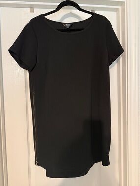 Christian Siriano Black Short-Sleeve Mini Dress with Side Zip